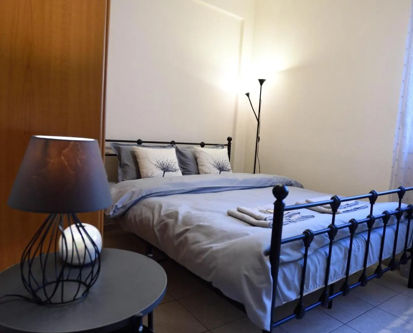 2Downtown.Dandelion Apartment Thessaloniki